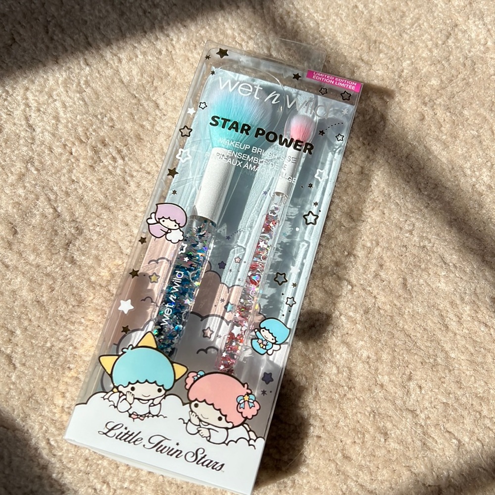 Little Twin Stars makeup brushes